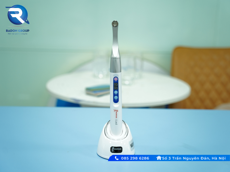 Đèn trám quang trùng hợp I-LED được thiết kế và sản xuất bởi thương hiệu Woodpecker