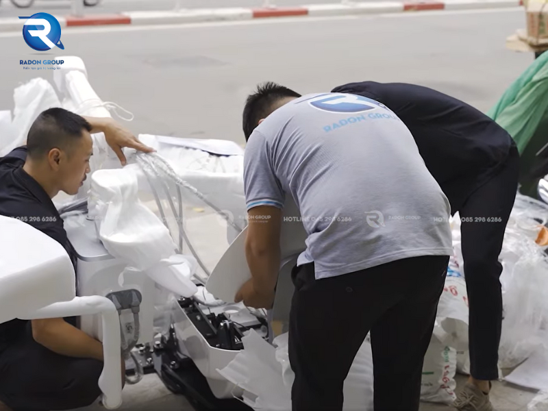 Dự án lắp đặt ghế nha Fengdan BZ637 được tiến hành kỹ càng bởi đội ngũ kỹ thuật viên lành nghề của Radon group