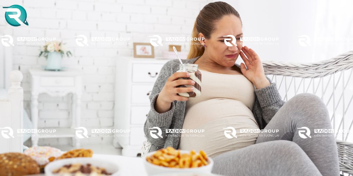 Chế độ ăn uống và thói quen vệ sinh răng miệng khi mang thai