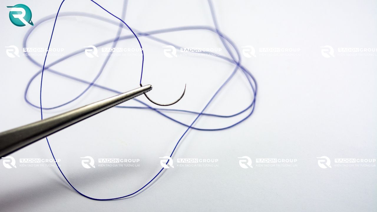 chỉ khâu tự tiêu làm bằng gì?