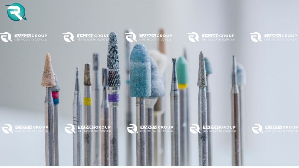 Loại vật liệu và hình dạng đầu mũi khoan