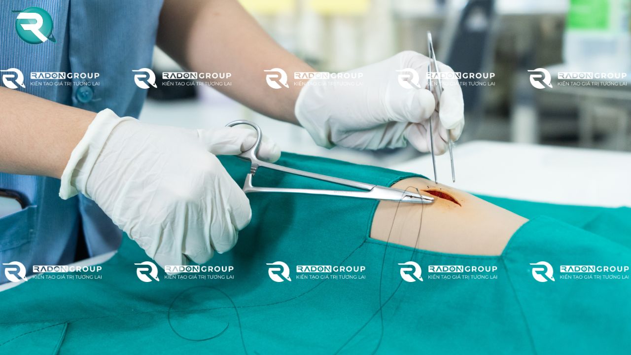Tại sao cần phân loại chỉ khâu trong điều trị vết thương
