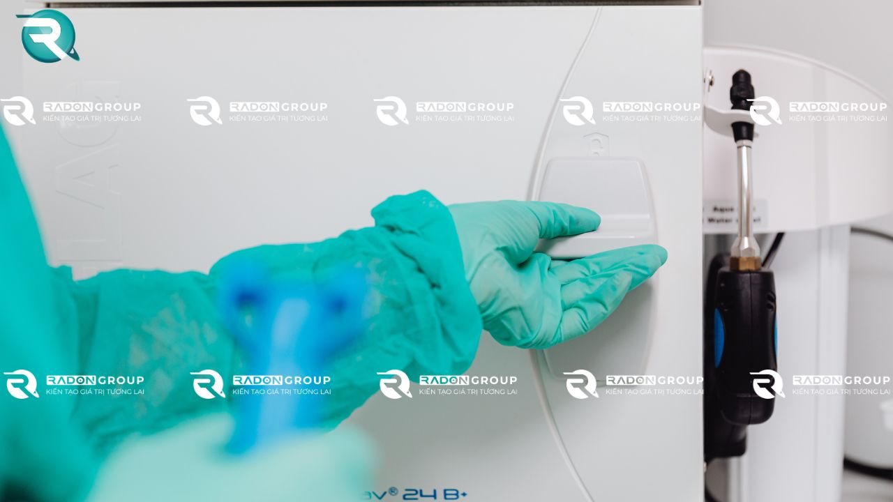 Tiến hành tiệt trùng và kiểm soát chất lượng